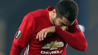Gelandang Manchester United Henrikh Mkhitaryan tampil pada laga melawan Fenerbahce di Istanbul, 3 November 2016. (AFP)