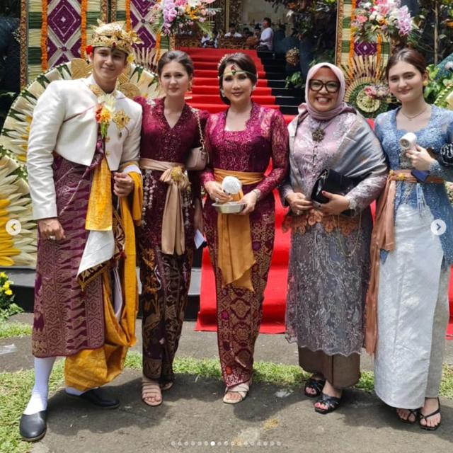 6 Potret Antonio Blanco Jalani Upacara Potong Gigi, Didampingi Zoe Meski Beda Agama