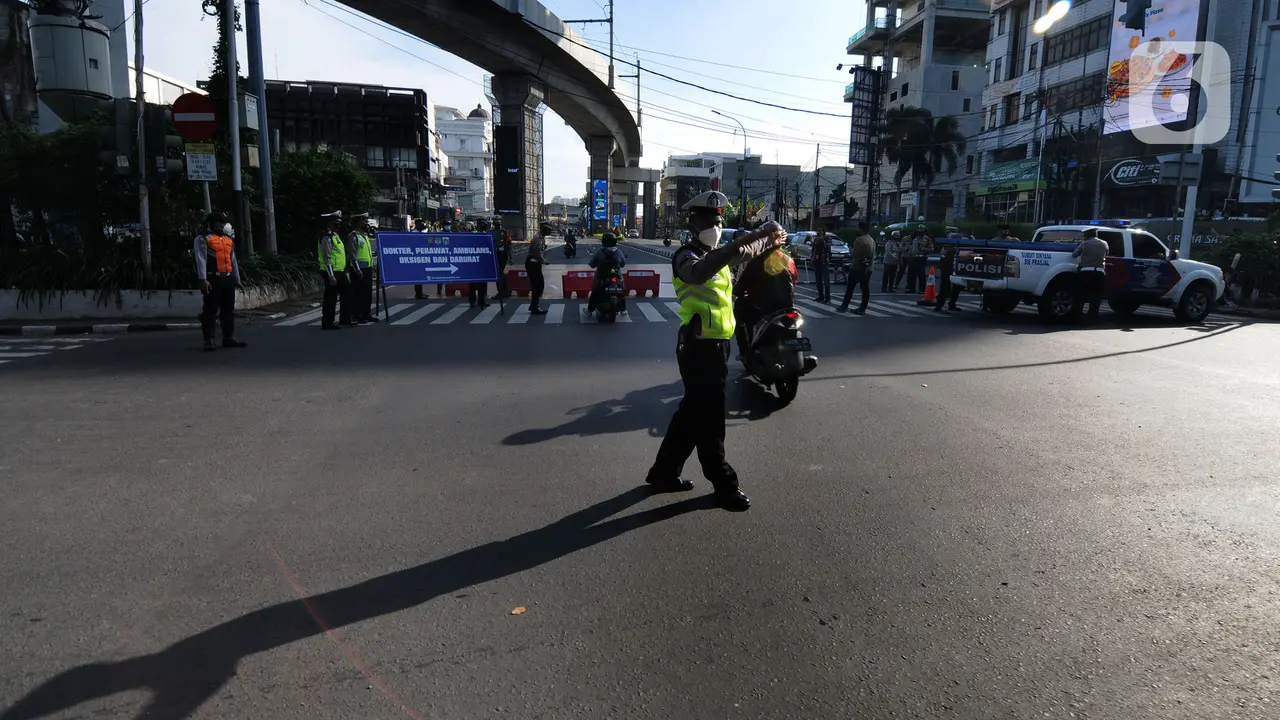 FOTO: Penyekatan di Perempatan Fatmawati