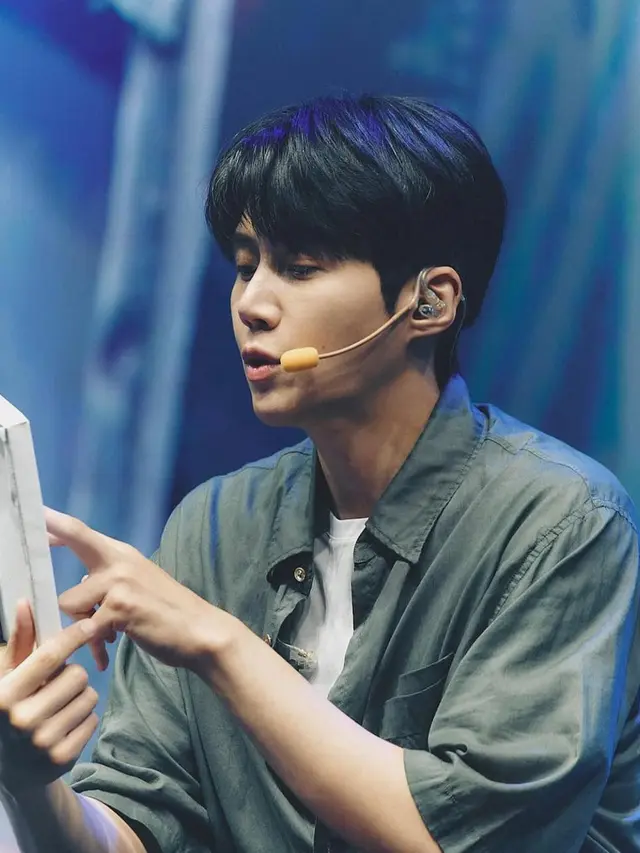 Satu sgensi dengan Cha Eun Woo, Kim Seon Ho gabung Fantagio. (credit:instagram.com/seonho__kim)