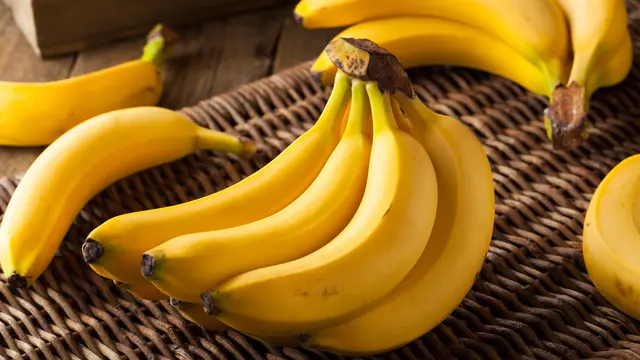 Ingin Tingkatkan Kualitas Sperma Konsumsi Makanan Ini Pisang By (Brent-Hofacker/Shutterstock)