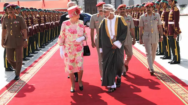 Sultan Qaboos bin Said, mantan penguasa Oman bersama Ratu Elizabeth II. (Dok. AFP)