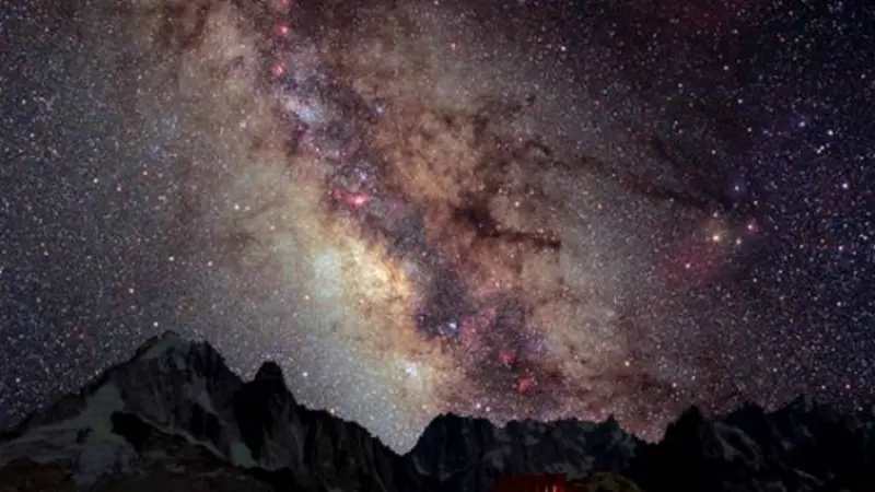 Milky Way menghiasi langit Pegunungan Alpen