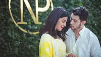 Priyanka Chopra dan Nick Jonas merayakan pertunangan mereka dengan keluarga di India. (instagram/priyankachopra)