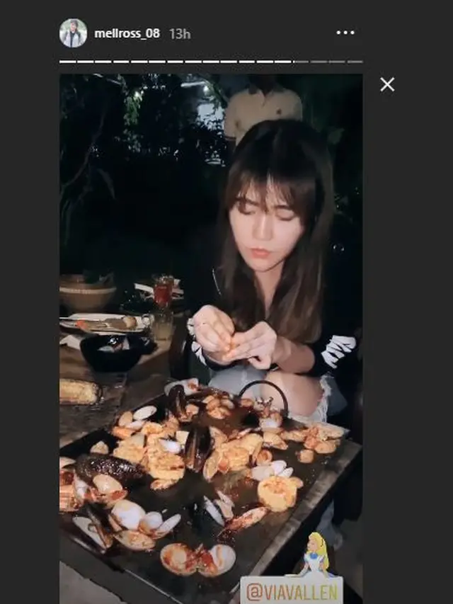 Adik Sembuh dari Covid-19, Ini 6 Momen Via Vallen dan Keluarga Gelar Syukuran