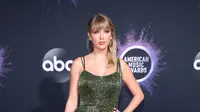 Taylor Swift Kenakan 2 Gaun di AMA Award 2019, Salah Satunya Mirip Bikini