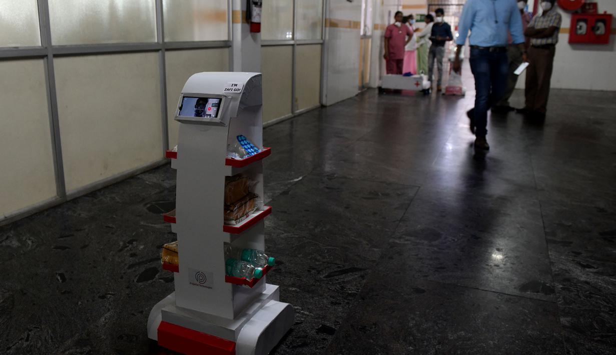 Robot interaktif 'Zafi' yang akan digunakan di ruang isolasi Covid -19 dalam demo di rumah sakit Stanley Medical di Chennai, 6 April 2020. Robot ini dikerahkan untuk melayani makanan dan obat-obatan bagi pasien Covid-19 dalam upaya meminimalkan tenaga medis tertular virus corona. (Arun SANKAR/AFP)