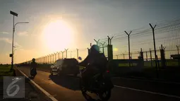 Pemberlakuan ruas satu arah di Jalan Perimeter Utara dan Selatan menuju Bandara Soetta terpaksa ditunda, Kamis, (3/3/2016).  Pemkot Tangerang melayangkan surat permohonan untuk kembali mengkaji aturan baru tersebut. (Liputan6.com/Faisal R Syam)