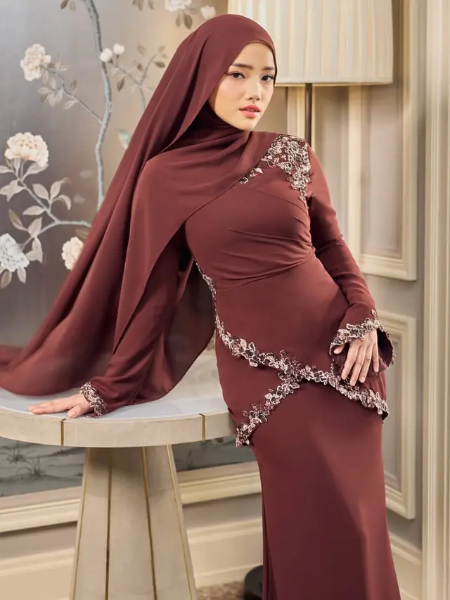 Look Inspirasi Baju Lebaran 2025 dari Fuji An. [@hijabista.hub]