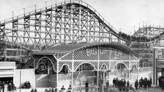 7 Kecelakaan Mengerikan Roller Coaster Ini Buatmu Menggigil
