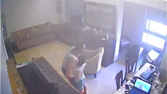 Seorang Ayah yang Lindungi Anaknya saat Terjadi Ledakan di Beirut Ini Bikin Haru