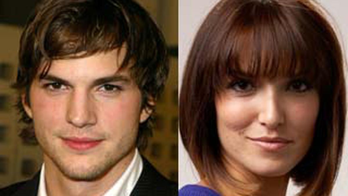 Ashton Kutcher Rayakan Natal Bareng Pacar baru