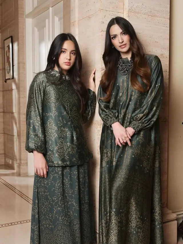 Tampilan Mikhayla Putri Nia Ramadhani Kanakan Baju Lebaran Sarimbit. [@geulis.id]
