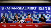 Pelatih Timnas Jepang, Hajime Moriyasu, dan gelandang Wataru Endo dalam sesi jumpa pers di&nbsp;Ruang Konferensi Pers Stadion Utama Gelora Bung Karno, Jakarta, Kamis (14/11/2024) sore WIB, jelang duel kontra Timnas Indonesia pada laga kelima Grup C kualifikasi Piala Dunia 2026 zona Asia. Jepang dijadwalkan meladeni Indonesia di&nbsp;Stadion Utama Gelora Bung Karno, Jumat (15/11/2024) malam WIB. (Bola.com/Bagaskara Lazuardi)