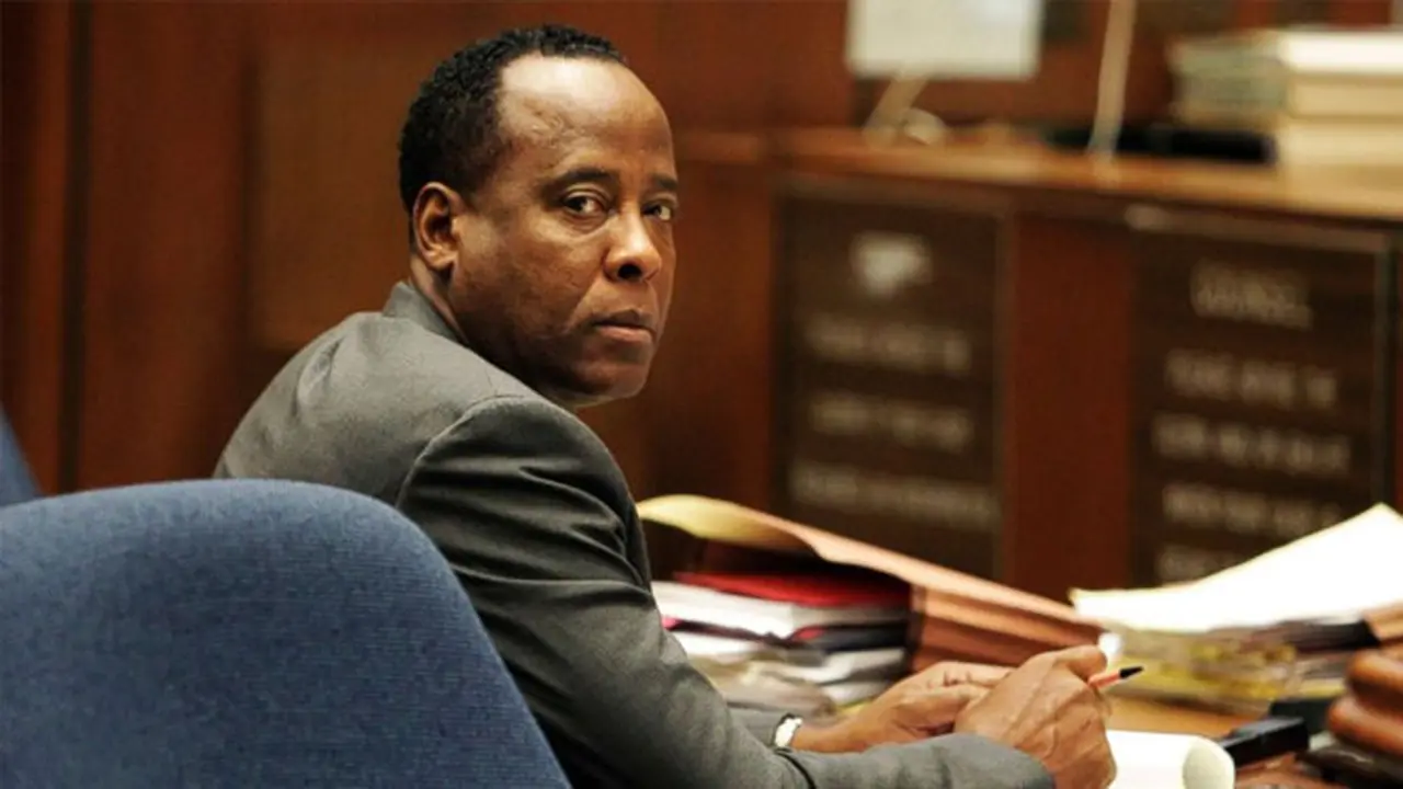 conrad-murray-131125b.jpg