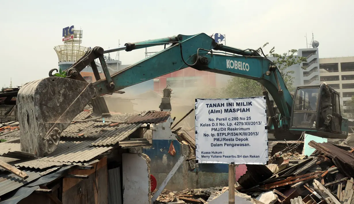 Ratusan kios pedagang di Terminal Depok, Jawa Barat dibongkar, (8/10/2014). (Liputan6.com/Helmi Fithriansyah)