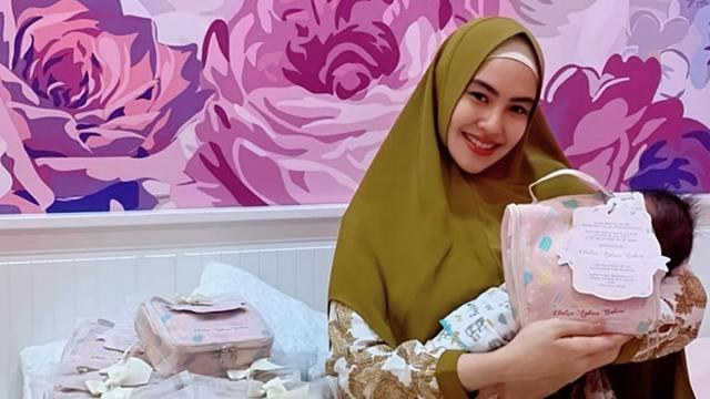 6 Selebriti yang Melahirkan dengan Gentle Birth, Tangguh Banget