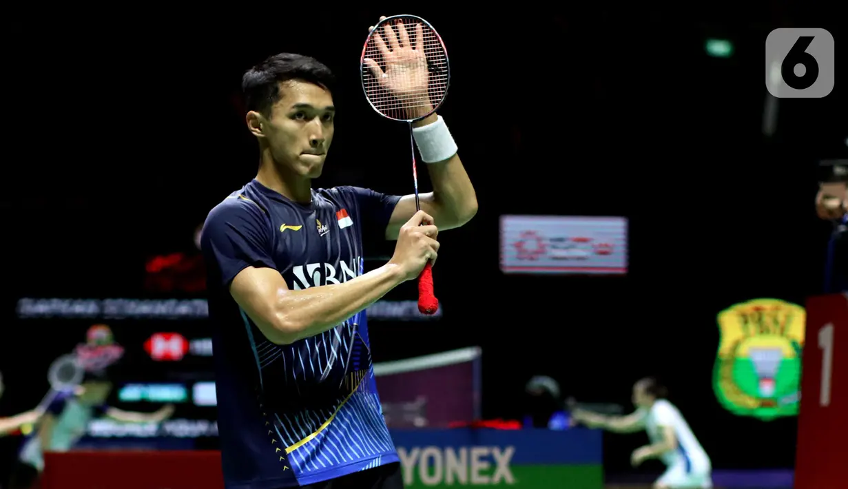Pebulutangkis Tunggal Putra Indonesia, Jonatan Christie saat melawan Kanta Tsuneyama (Jepang) pada babak kedua turnamen Indonesia Open 2023 di Istora Gelora Bung Karno, Jakarta, Rabu (14/6/2023). (Liputan6.com/Helmi Fithriansyah)