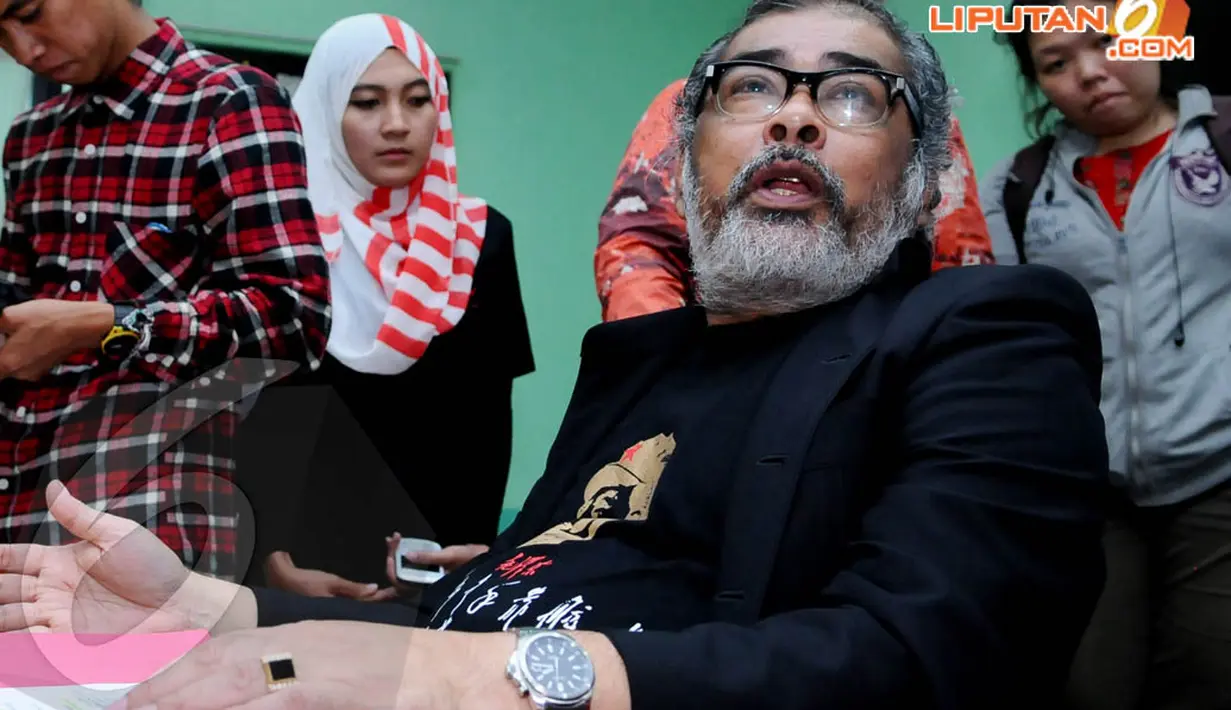 Bertempat di Kantor KPA di Jakarta, Rabu (16/4/2014), Arist meminta Menteri Pendidikan dan Kebudayaan, Muhamad Nuh, bertanggung jawab dan segera menuntaskan masalah yang terjadi di Jakarta Internasional Schoool. (Liputan 6.com/Andrian M. Tunay)