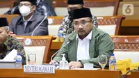 Menteri Agama Yaqut Cholil Qoumas mengikuti rapat kerja bersama Komisi VIII DPR dengan agenda Penetapan Biaya Penyelenggaraan Ibadah Haji Tahun 2022 di Jakarta, Rabu (13/4/2022). Biaya Penyelenggaraan Ibadah Haji Tahun 1443 H/2022 disepakati sebesar Rp39,8 juta per orang. (Liputan6.com/Angga Yuniar)