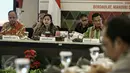 Menko PMK Puan Maharani (tengah) saat memimpin rapat koordinasi di Jakarta, Kamis (11/2/2016). Rakor tersebut membahas Science Techno Park (STP) atau Taman Sains. (Liputan6.com/Faizal Fanani)