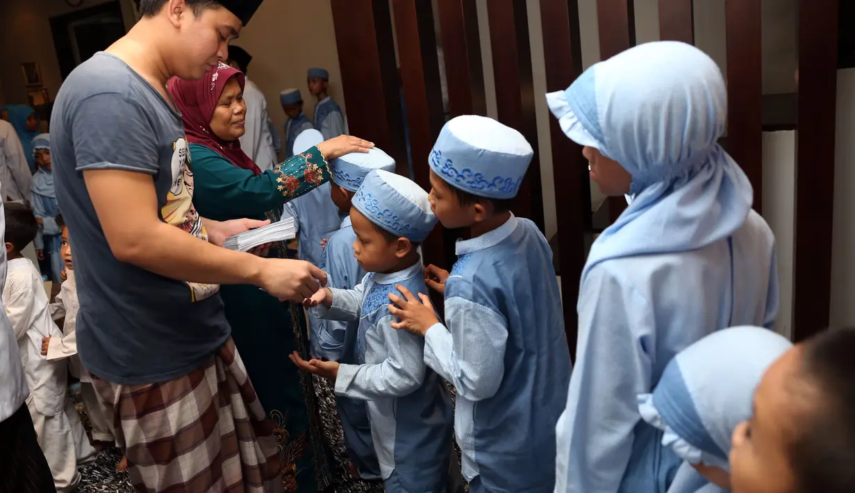 Semoga tahlilan ini bisa meringankan langkah Olga Syahputra (Foto: Muhammad Akrom Sukarya)