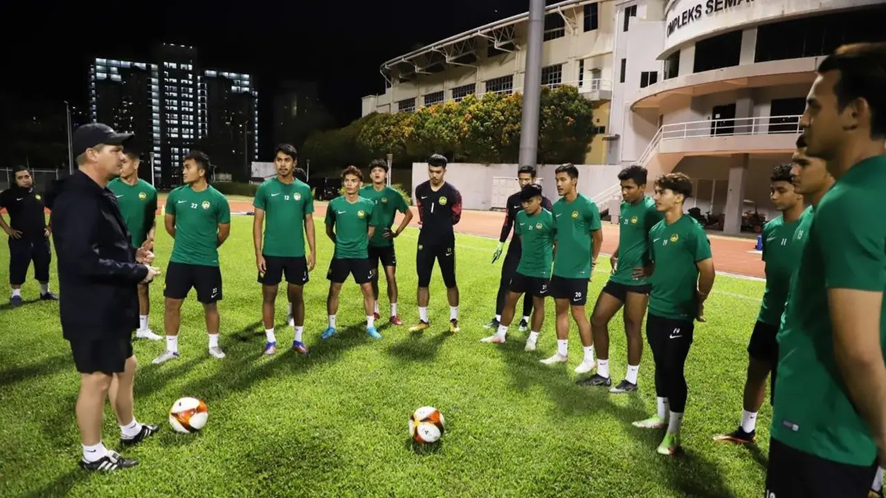 Brad Maloney memimpin pemusatan latihan Timnas Malaysia U-23 jelang SEA Games 2022