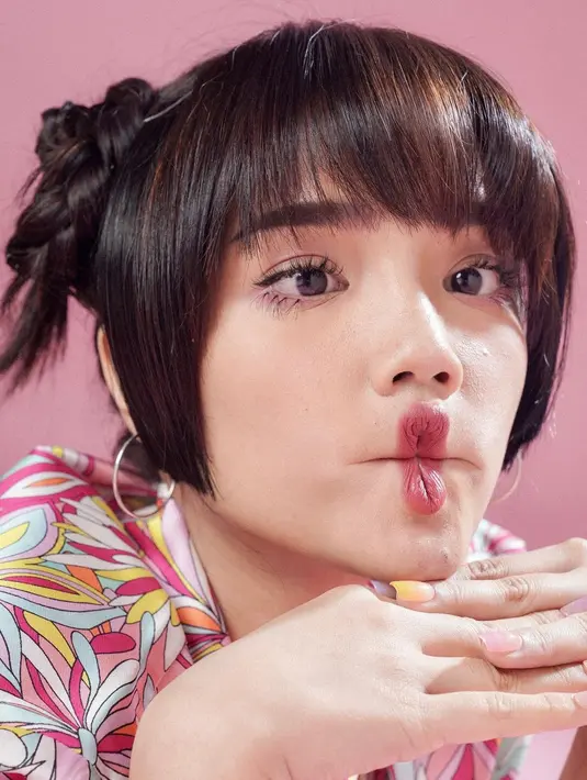 Dalam potret close up, tampilan Barbie versi Fuji ini hadirkan nuansa Harajuku [@fuji_an]