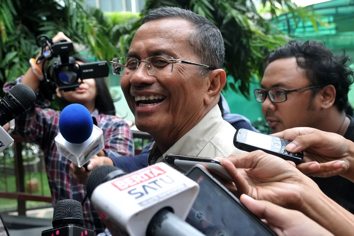 Senyum Dahlan Iskan Seusai Diperiksa Kasus Korupsi