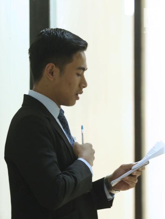 Peserta audisi lomba news presenter Emtek Goes to Campus 2018 berlatih di Gedung 4 Universitas Padjajdaran, Bandung, Selasa (4/12). EGTC Bandung 2018 berlangsung hingga 6 Desember dan diisi beragam materi. (Liputan6.com/Helmi Fithriansyah)