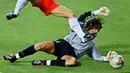 Vitor Baia - Pemain Timnas ini mencatatkan empat kali cleansheet sepanjang putaran final Piala Eropa. Pada Euro 1996 dan 2000 ia bermain 750 menit dengan hanya kebobolan sebanyak enam kali. (Foto: AFP/Pascal Guyot)