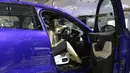 Dilengkapi mesin super V6 3.0-liter supercharged, Jaguar F-PACE memiliki tenaga maksimum 380PS dan torsi puncak mencapai 450 Nm. Semburan torsi dapat terasa sejak putaran mesin @4.500 rpm. (Bola.com/Arief Bagus)