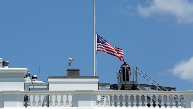Gedung Putih Kibarkan Bendera Setengah Tiang Untuk Penembakan Orlando Foto Liputan6 Com