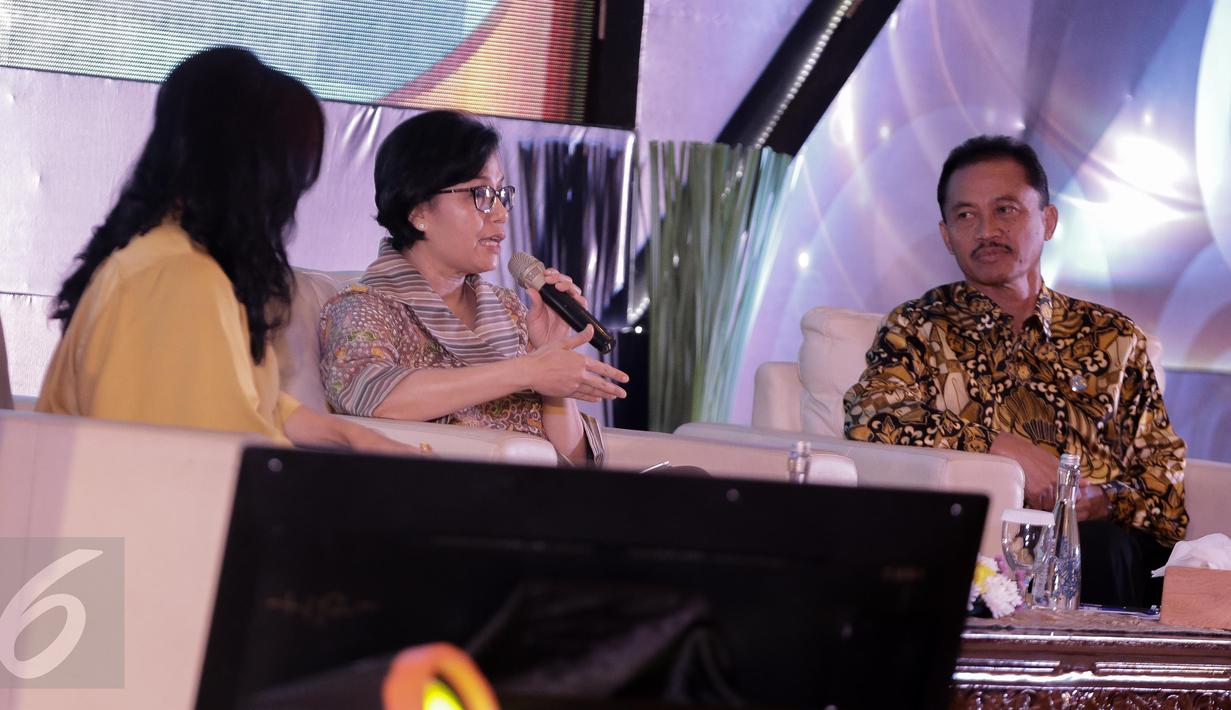 Menteri Keuangan Sri Mulyani saat memaparkan sosialisasi kenaikan santunan korban kecelakaan penumpang umum dan korban kecelakaan lalu lintas Jasa Raharja di Jakarta, Jumat (12/5). (Liputan6.com/Faizal Fanani)