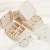 THR tak melulu harus uang. Kamu juga bisa memberikan kado manis kepada orang tersayang berupa perhiasan.