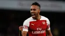 Ekspresi Pierre Emerick Aubameyang usia mencetak gol kedua Arsenal ke gawang Tottenham dalam laga lanjutan Liga Inggris pekan ke-14 yang berlangsung di stadion Emirates, London, Minggu (2/12). Arsenal menang atas Tottenham Hotspur 2–1. (AFP/Ian Kington)