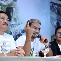 Menjadi bintang film bukan hal yang diharapkan oleh seorang musisi JFlow. Mengaku tak tertarik dalam dunia akting, namun ia tak bisa menolak ketika aktris senior Christine Hakim memintanya langsung bermain di film Boven Digoel. (Nurwahyunan/Bintang.com)