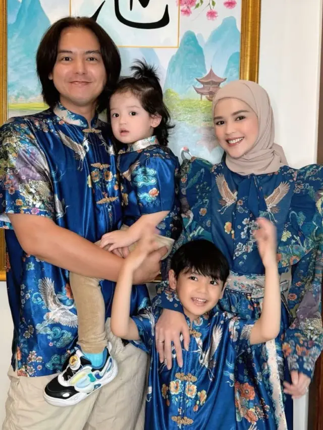 Tampilan Menggemaskan Anak Artis Kenakan Baju Tradisional China saat Imlek 2025. [@cutratumeyriska]