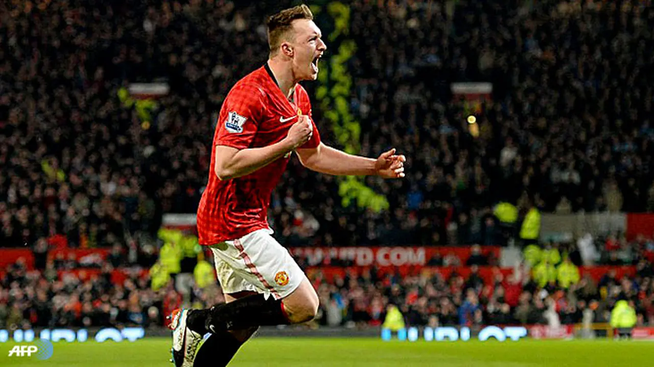 phil-jones-130721c.jpg
