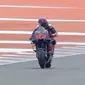 Penampakan Marc Marquez saat menjajal motor Ducati untuk pertama kali dengan Gresini Ducati di tes Valencia (X/crash motogp)