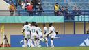 <p>Selebrasi para pemain Timnas Senegal U-17 setelah unggul 2-0 lewat gol bunuh diri pemain Timnas Polandia U-17, Dominik Szala pada laga kedua Grup D Piala Dunia U-17 2023 di Stadion Si Jalak Harupat, Kabupaten Bandung, Selasa (14/11/2023). (Bola.com/Ikhwan Yanuar)</p>
