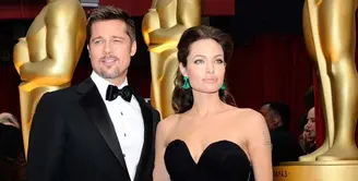 Kabar perceraian Angelina Jolie dan Brad Pitt belum luput dari perhatian publik. Pasalnya hingga kini belum juga ada keputusan akhri dari perceraian mereka, apakah tetap bercerai atau kembali rujuk? (AFP/Kevork Djansezian)