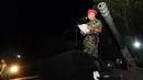 Komandan Korps Marinir (Dankormar) Mayjen TNI (Mar) Bambang Suswantono memberikan sambutan pada upacara penyematan baret ungu di Pantai Nganteb, Malang Selatan, Jawa Timur, Kamis (12/4). (Liputan6.com/Pool/Marinir TNI-AL)