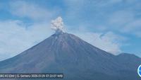 Gunung Semeru erupsi
