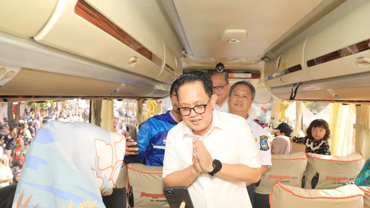 Adhy Karyono melepas mudik gratis di Jakarta. (Istimewa)