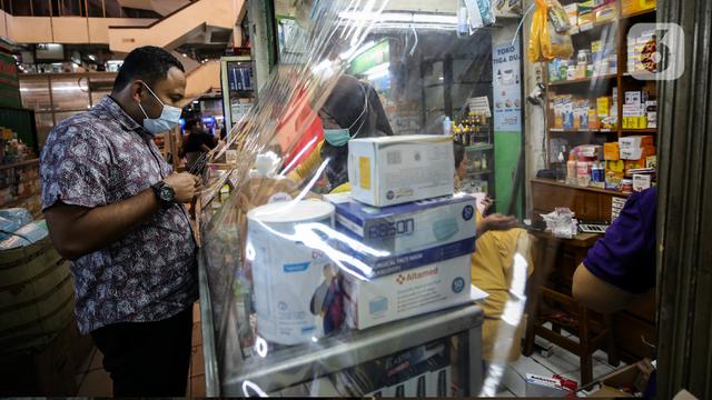 Penjualan Vitamin dan Alkes di Pasar Pramuka Meningkat