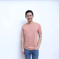 Sekitar sepuluh tahun Andi Arsyil Rahman atau lebih dikenal dengan nama Andi Arsyil terlibat dalam film maupun sinetron. Pasa masa itu, ia terlibat dengan beberapa cewek cantik. Andi mengaku tidak terpikir cinta lokasi. (Daniel Kampua/Bintang.com)
