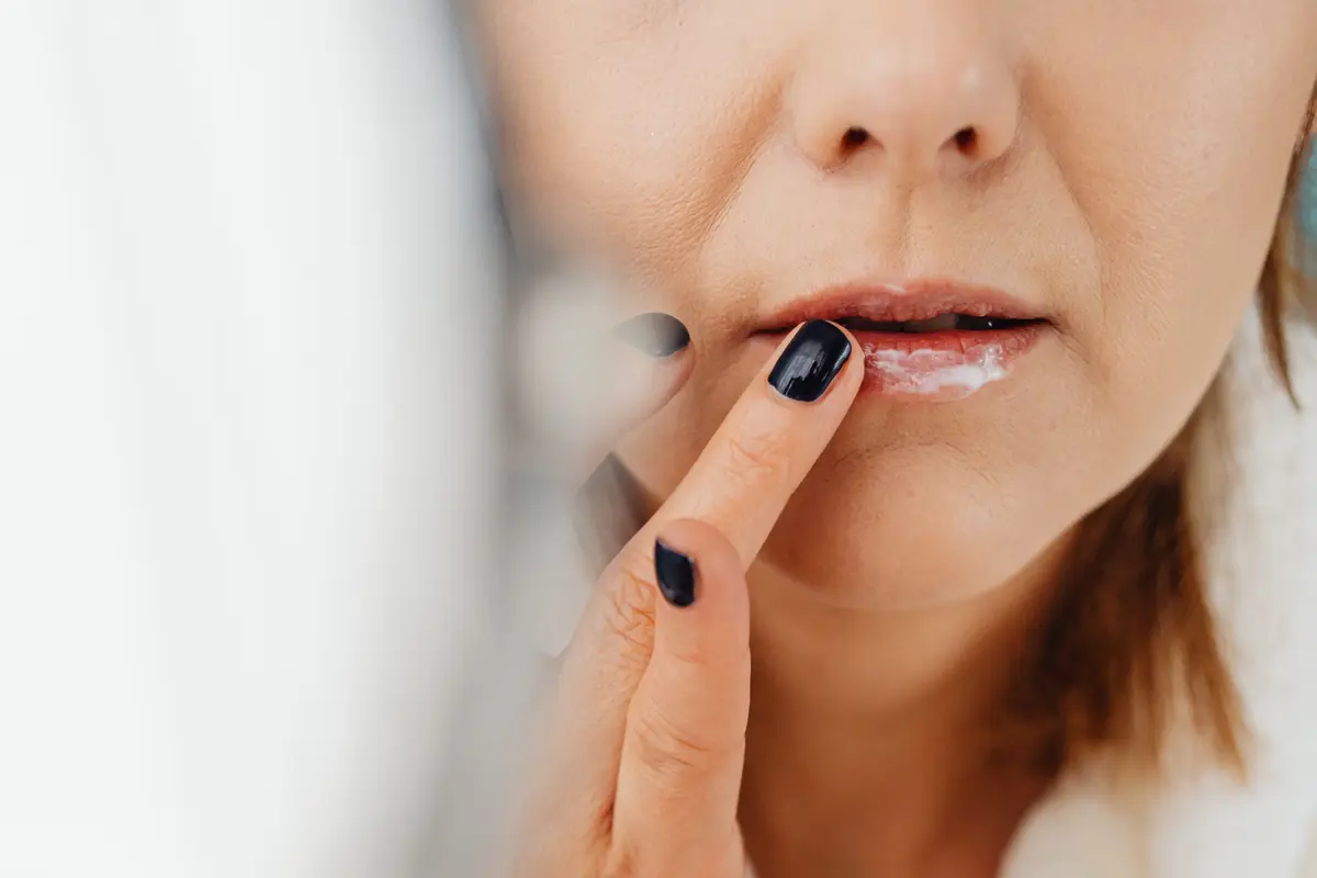 4 Tips Mencerahkan Bibir Secara Alami yang Mudah Dilakukan di Rumah