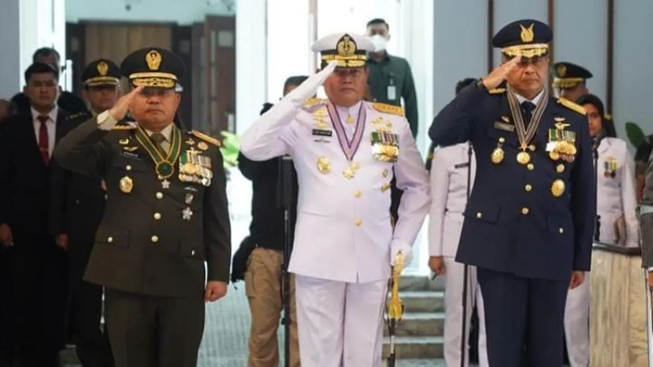 Kepala Staf Angkatan Darat (KSAD) Jenderal Dudung Abdurachman, bersama Kepala Staf Angkatan Laut (KSAL) Laksamana Yudo Margono dan Kepala Staf Angkatan Udara (KSAU) Marsekal Fadjar Prasetyo. (Istimewa)