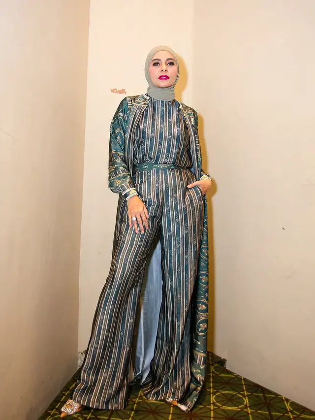 Santun Nan Stylish, Ini Padu Padan Gaya Hijab Meisya Siregar yang Lengkapi Outfit Lebaran